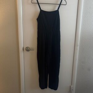 Old Navy Rayon Black Sleeveless, Pockets, Spaghetti Straps,Cropped Jumpsuit SZ M